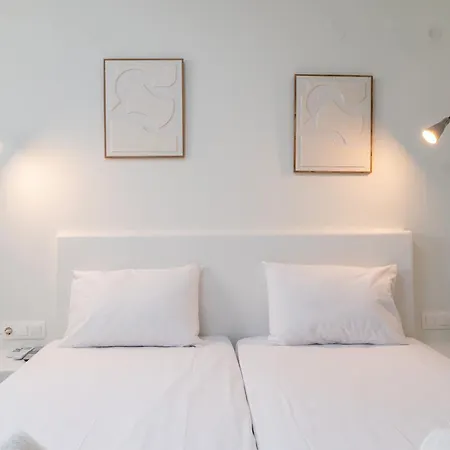 A Tinian 2 Penzion Tínos